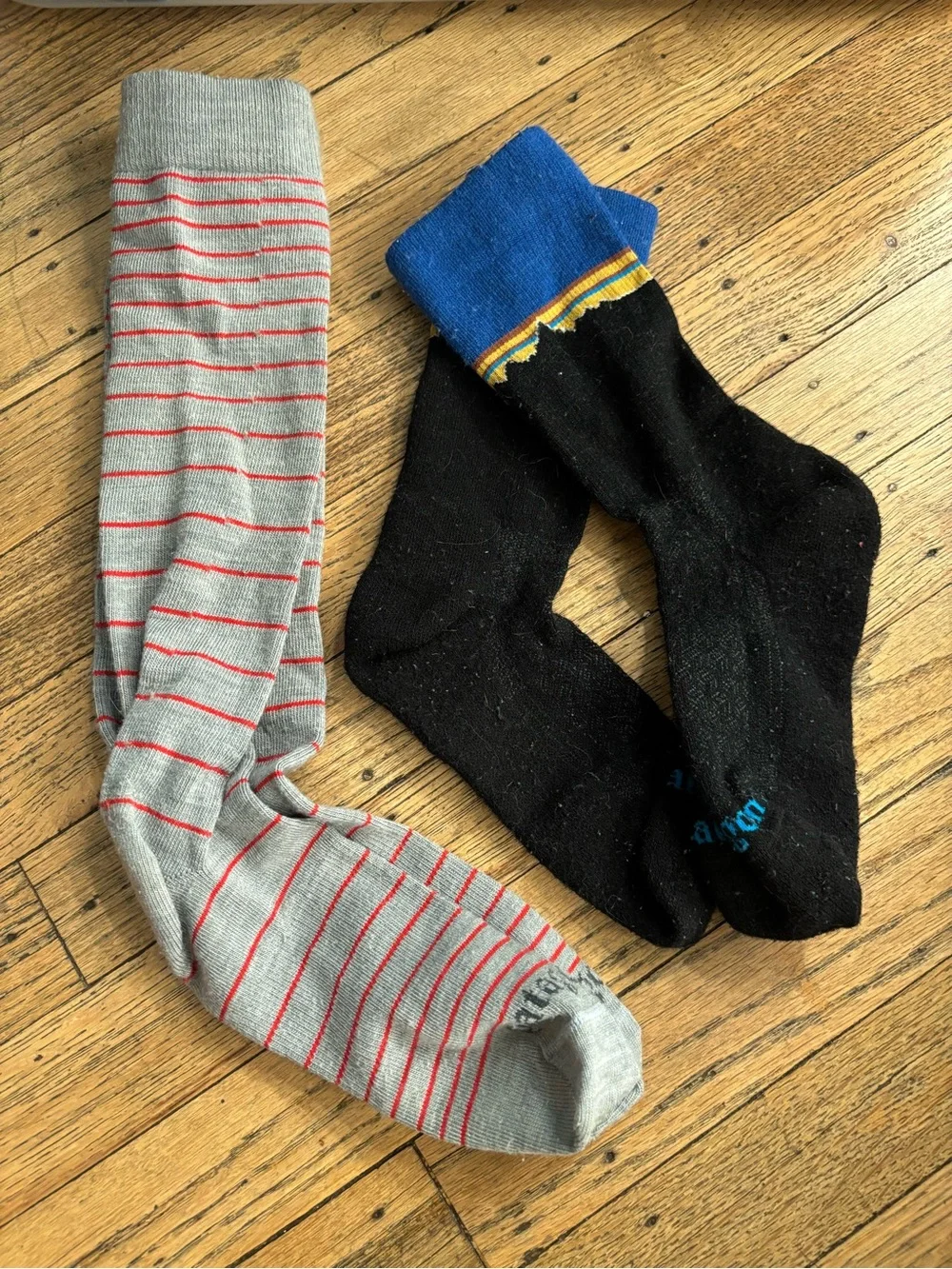 Patagonia 2pack socks - Gray with Red Stripes and Black Crew Socks